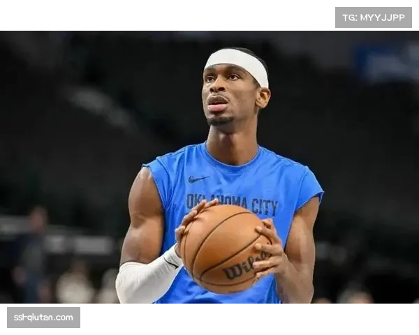 亚历山大发带成为球迷追捧新时尚