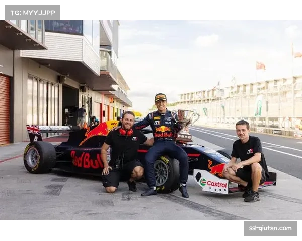 林德布拉德获超级驾照，将搭档劳森出战2026小红牛