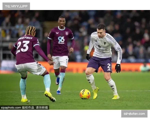 伯恩利2-2曼联，谢什科梅开二度难取三分